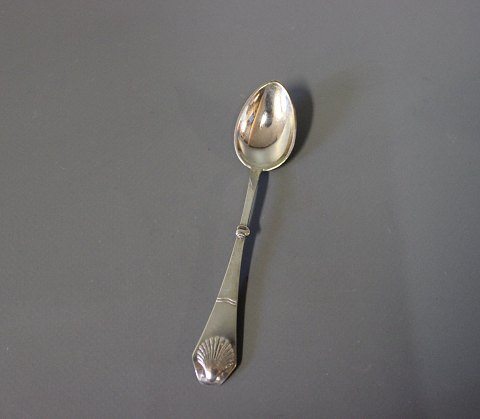 Demitasse spoon in "Strand", hallmarked silver.
5000m2 showroom.