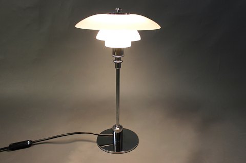 PH 2/1 bordlampe af Poul Henningsen og Louis Poulsen.
Flot stand
