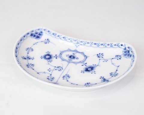 Crescent Dish - No. 1/559 - Porcelain - Blue Fluted Half Lace - Royal Copenhagen
Great condition
