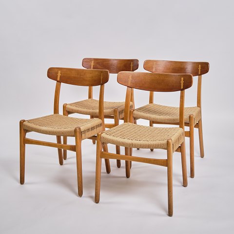 Sæt Af Fire Spisebordsstole - Model CH23 - Teak - Hans J. Wegner - Carl Hansen & 
Søn - 1960erne
