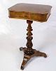 Antique Side Table/Sewing Table With Storage - Mahogany - On Column - Year 1890
Great condition
