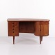 Kai Kristiansen Modell 54 Kidney Schreibtisch aus Teak mit Barfach von Feldballes Møbelfabrik 1960er Jahre